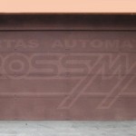 22 - Puerta ascendente, lámina lisa con chapetones
