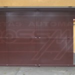 48 - Bastidor con ceja, chapetones cuadrados, puerta peatonal integrada